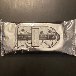 Beekman 1802 facial cleansing wipes 30 count.
